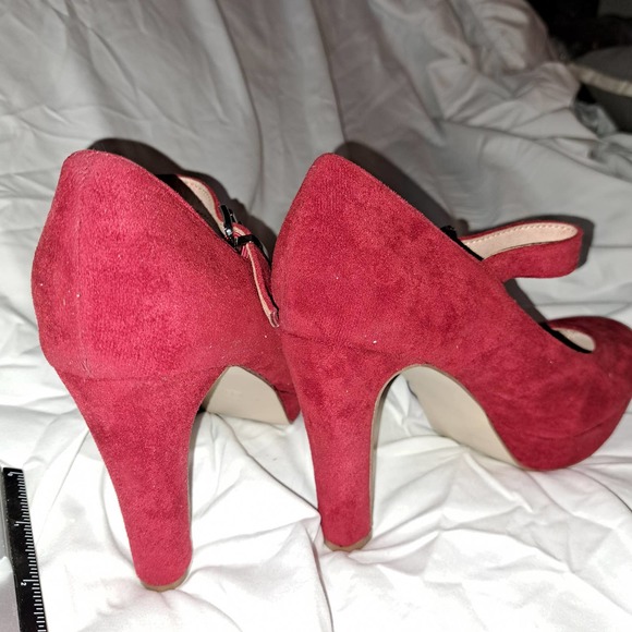 NEW JUMIX Europe - Rich Red Suede 4 inch pumps SZ 38 EU /7 US - Picture 6 of 8